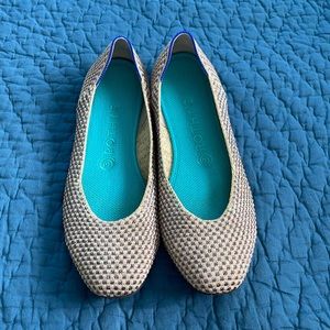 Rothy’s metallic cap toe flat